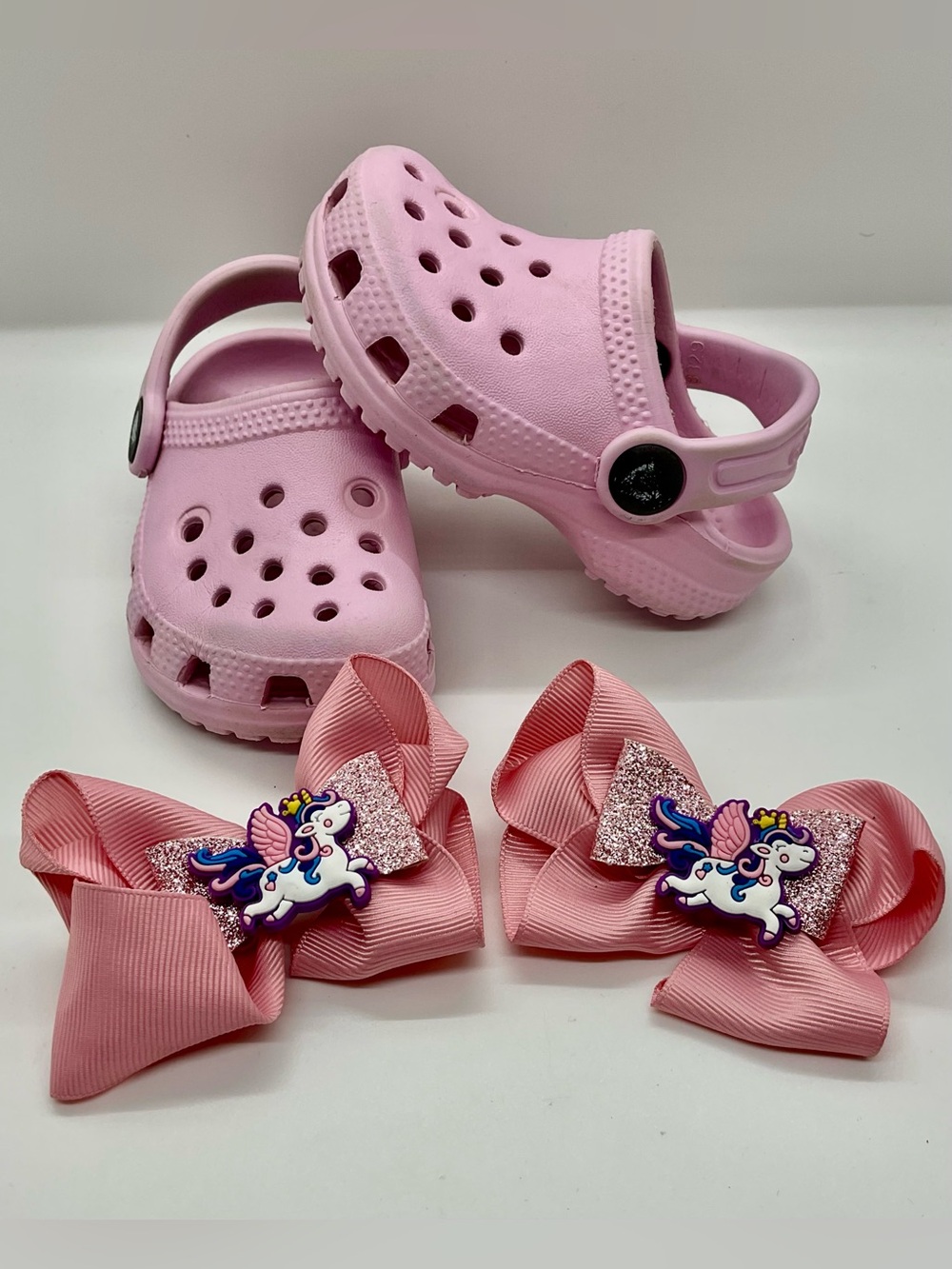 CROCS Girls Toddler size 4 Baby Pink w/matching Pink Unicorn Hair Bows